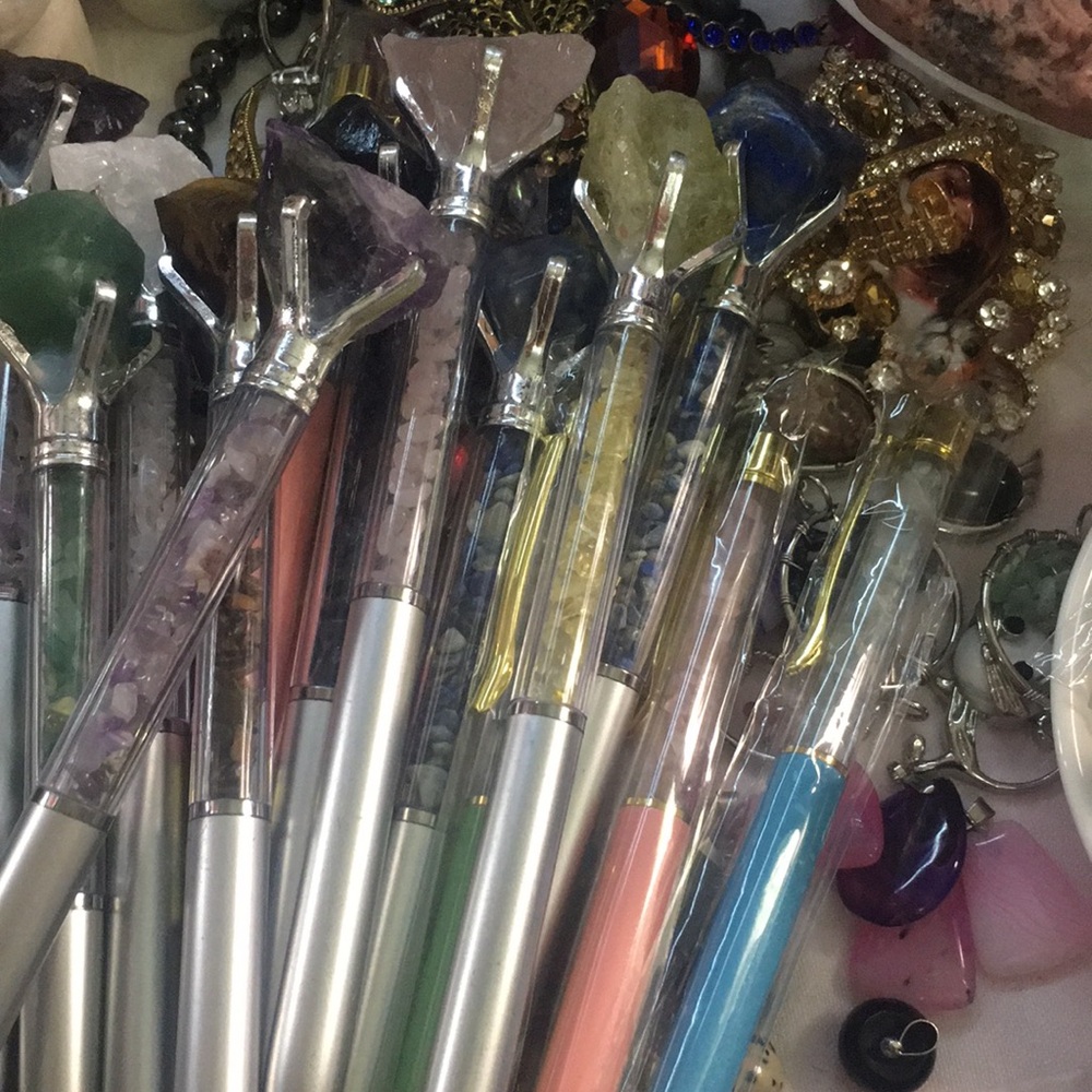 $10 Each Crystal Pen with black ✍️ Join Live 🎈